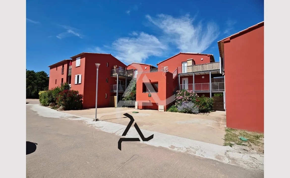 Appartement T2 lumineux dans résidence sécurisée près de Porto-Vecchio, Corse 