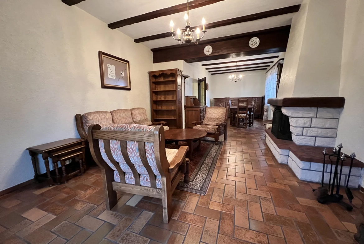 Maison F6 avec terrasses et 8 garages à L'Hôpital - Immobilier spacieux 