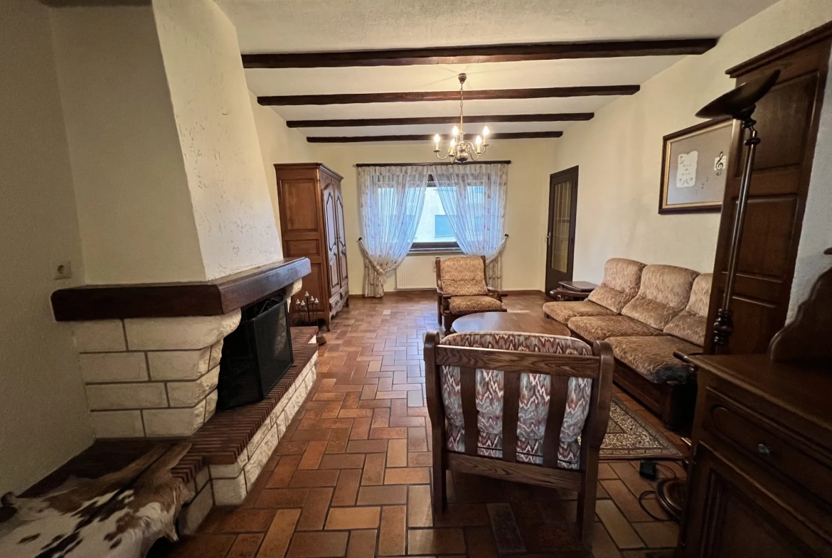 Maison F6 avec terrasses et 8 garages à L'Hôpital - Immobilier spacieux 