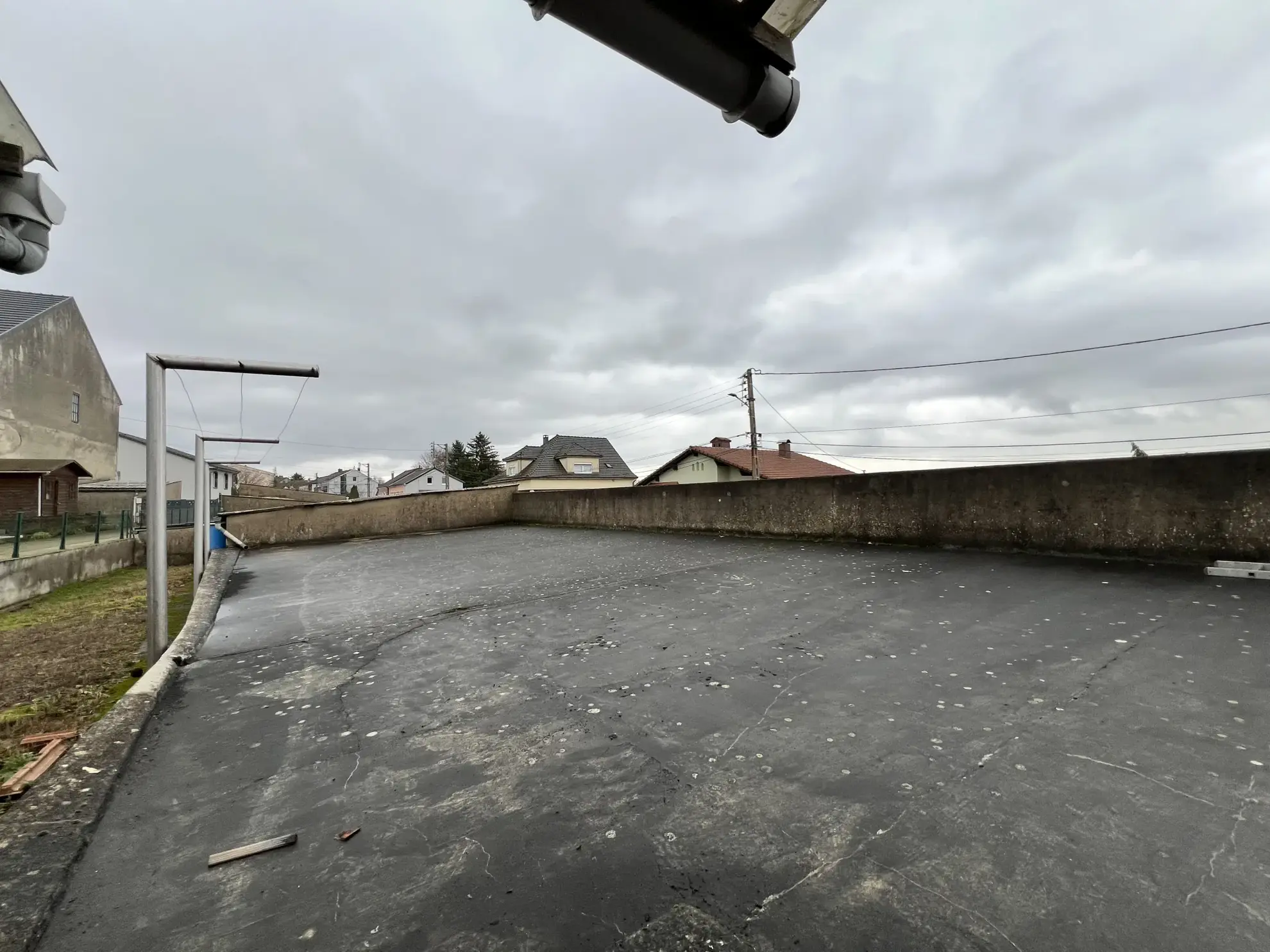 Maison F6 avec terrasses et 8 garages à L'Hôpital - Immobilier spacieux 