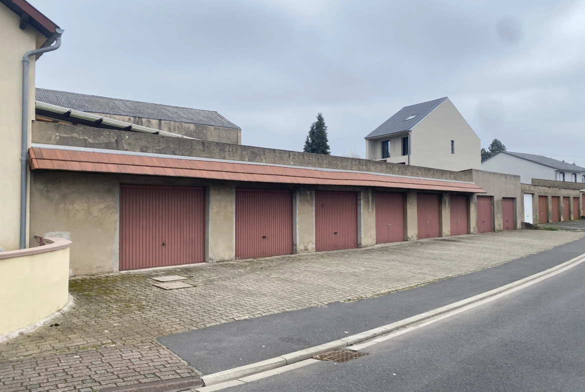 Maison F6 avec terrasses et 8 garages à L'Hôpital - Immobilier spacieux 