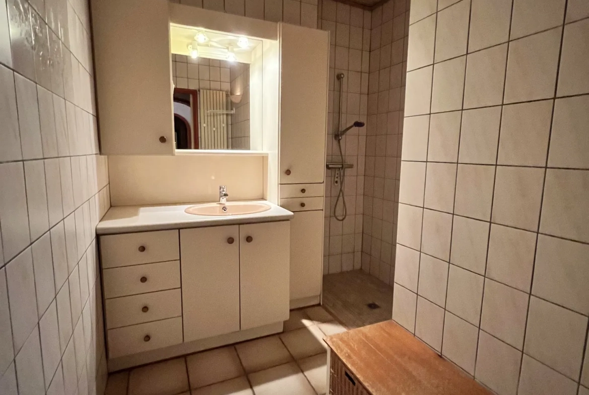 Maison F6 avec terrasses et 8 garages à L'Hôpital - Immobilier spacieux 