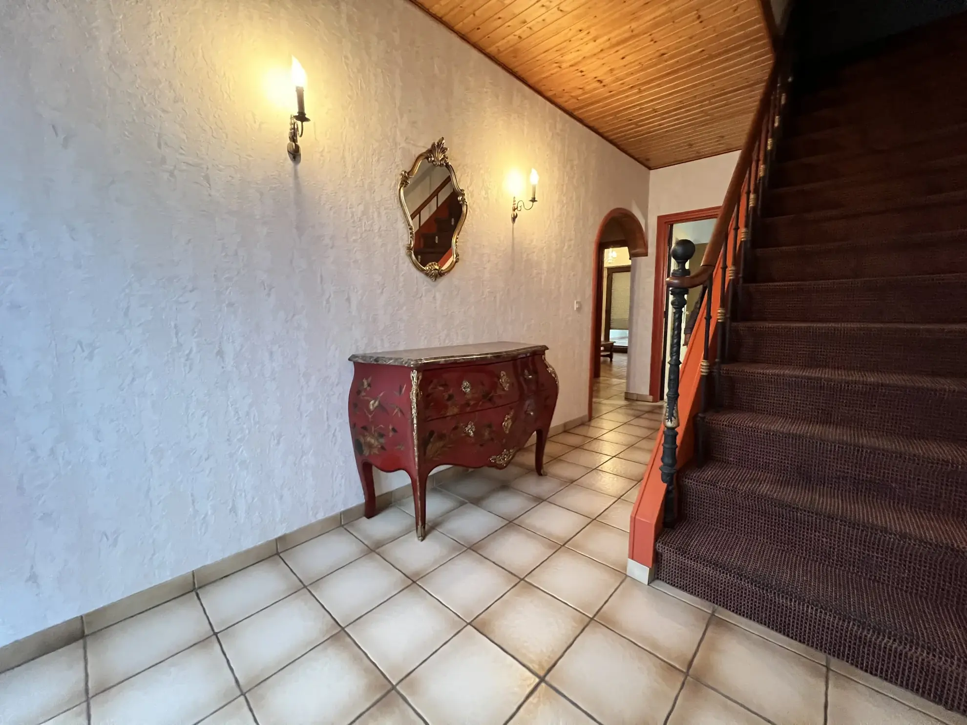 Maison F6 avec terrasses et 8 garages à L'Hôpital - Immobilier spacieux 