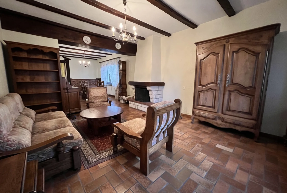 Maison F6 avec terrasses et 8 garages à L'Hôpital - Immobilier spacieux 