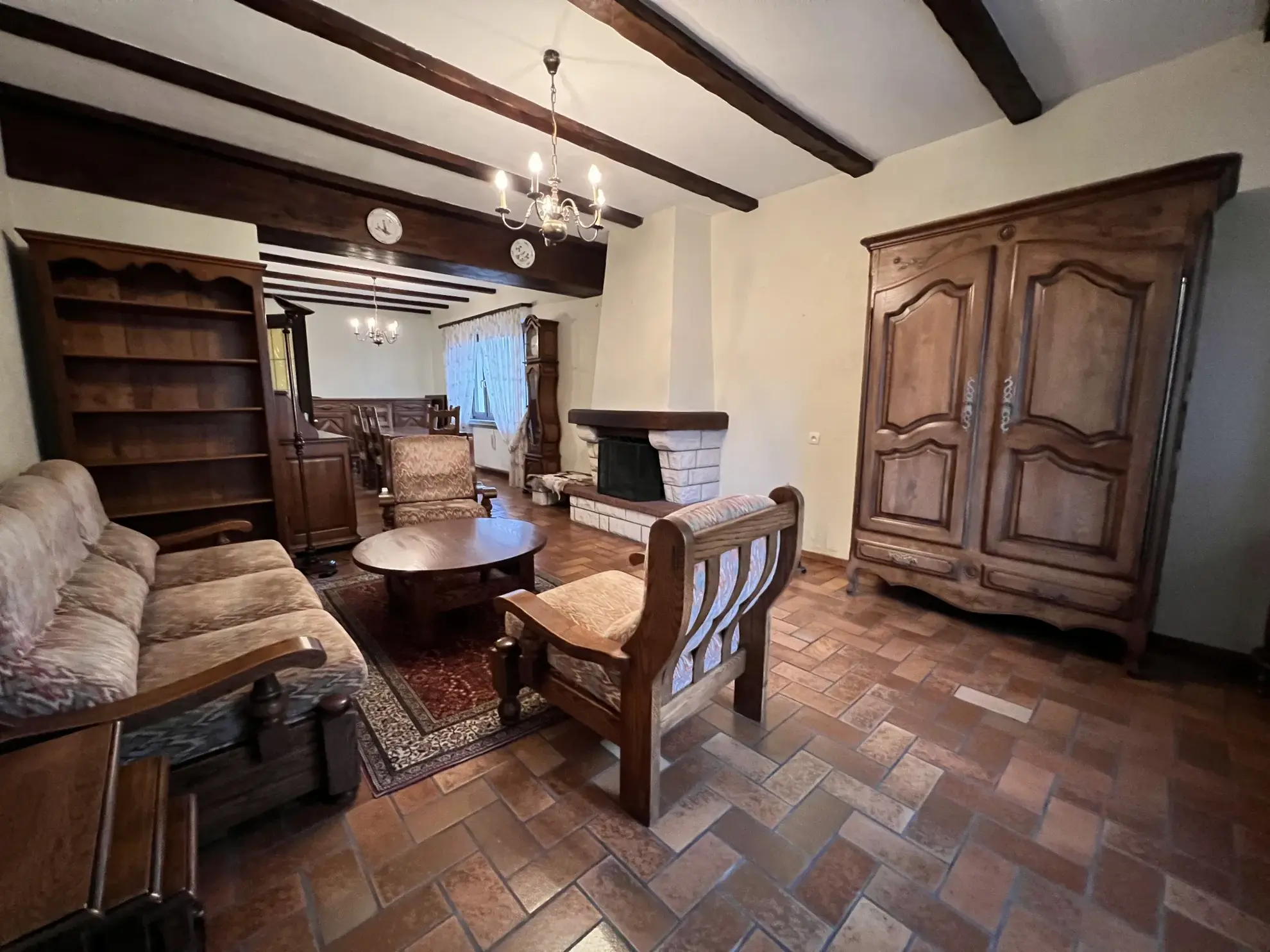 Maison F6 avec terrasses et 8 garages à L'Hôpital - Immobilier spacieux 