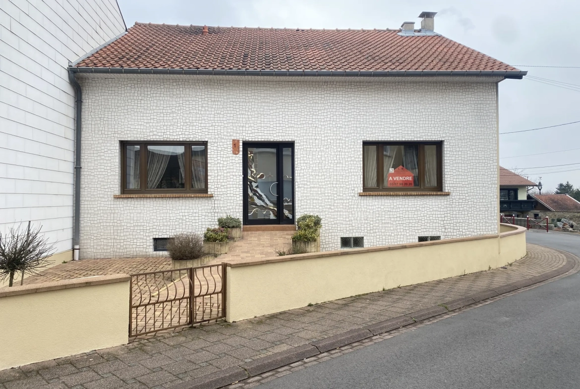 Maison F6 avec terrasses et 8 garages à L'Hôpital - Immobilier spacieux 