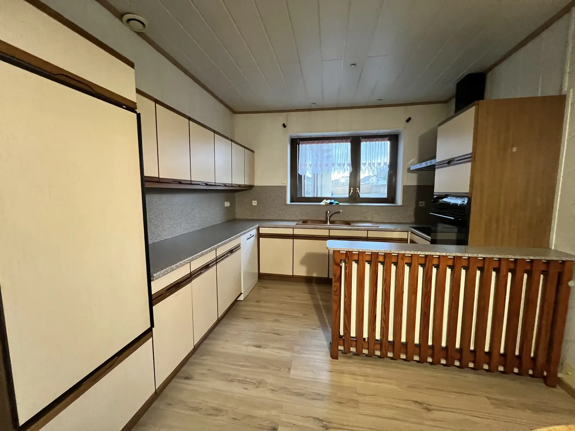 Maison F6 avec terrasses et 8 garages à L'Hôpital - Immobilier spacieux 