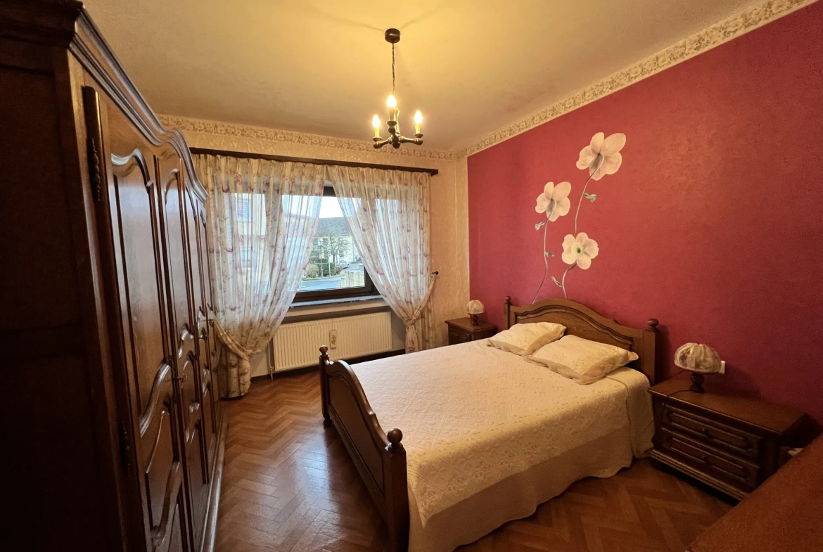 Maison F6 avec terrasses et 8 garages à L'Hôpital - Immobilier spacieux 