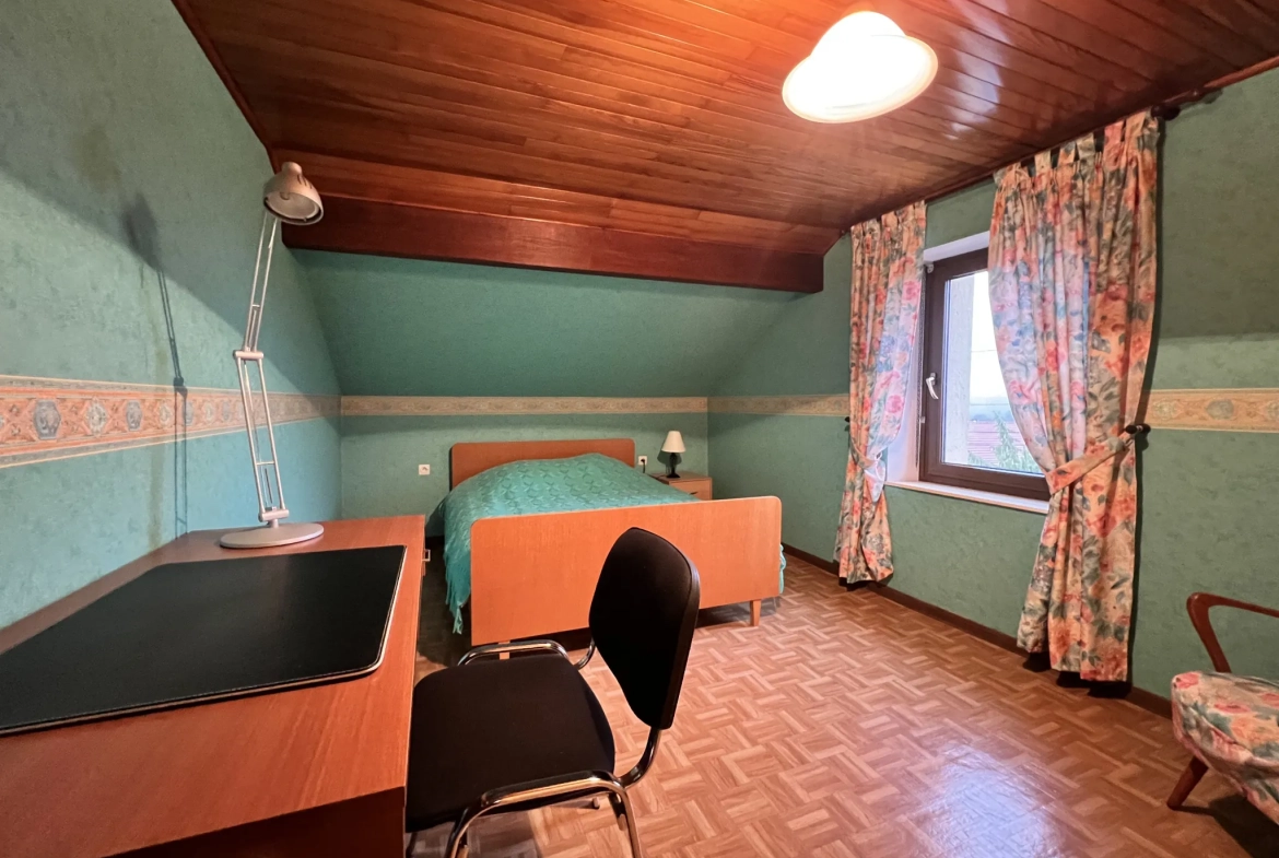Maison F6 avec terrasses et 8 garages à L'Hôpital - Immobilier spacieux 