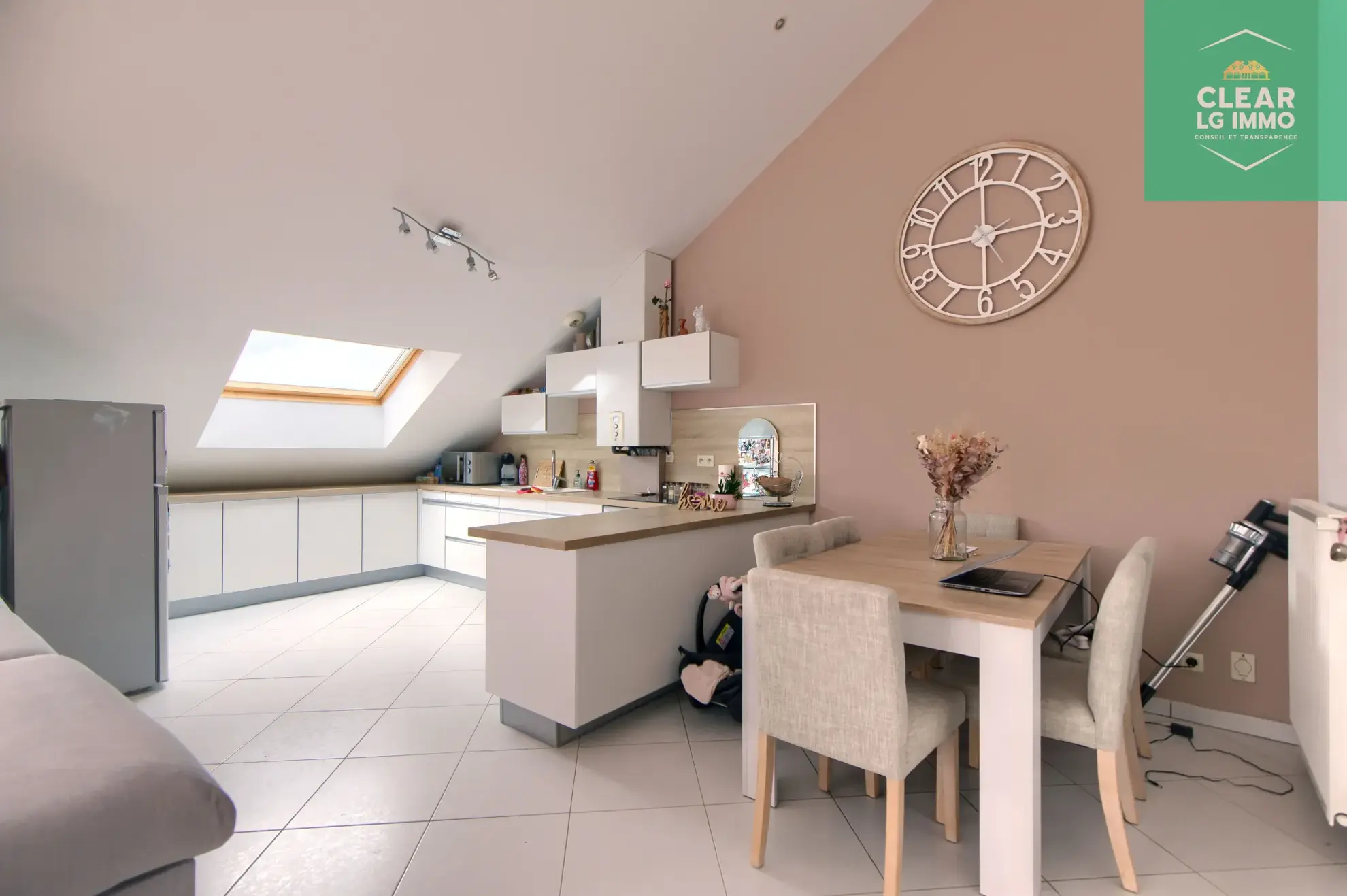 Appartement lumineux avec balcons et parking à Saint-Privat 