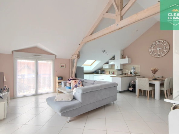 Appartement lumineux avec balcons et parking à Saint-Privat