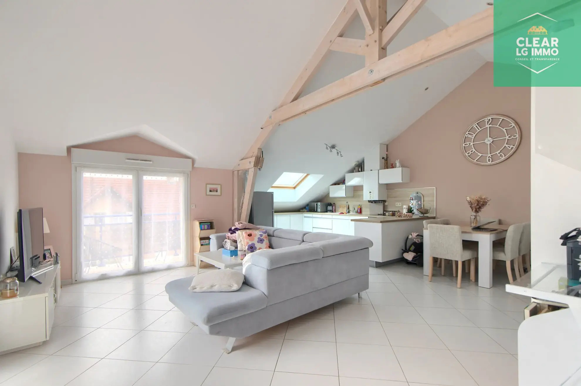 Appartement lumineux avec balcons et parking à Saint-Privat 