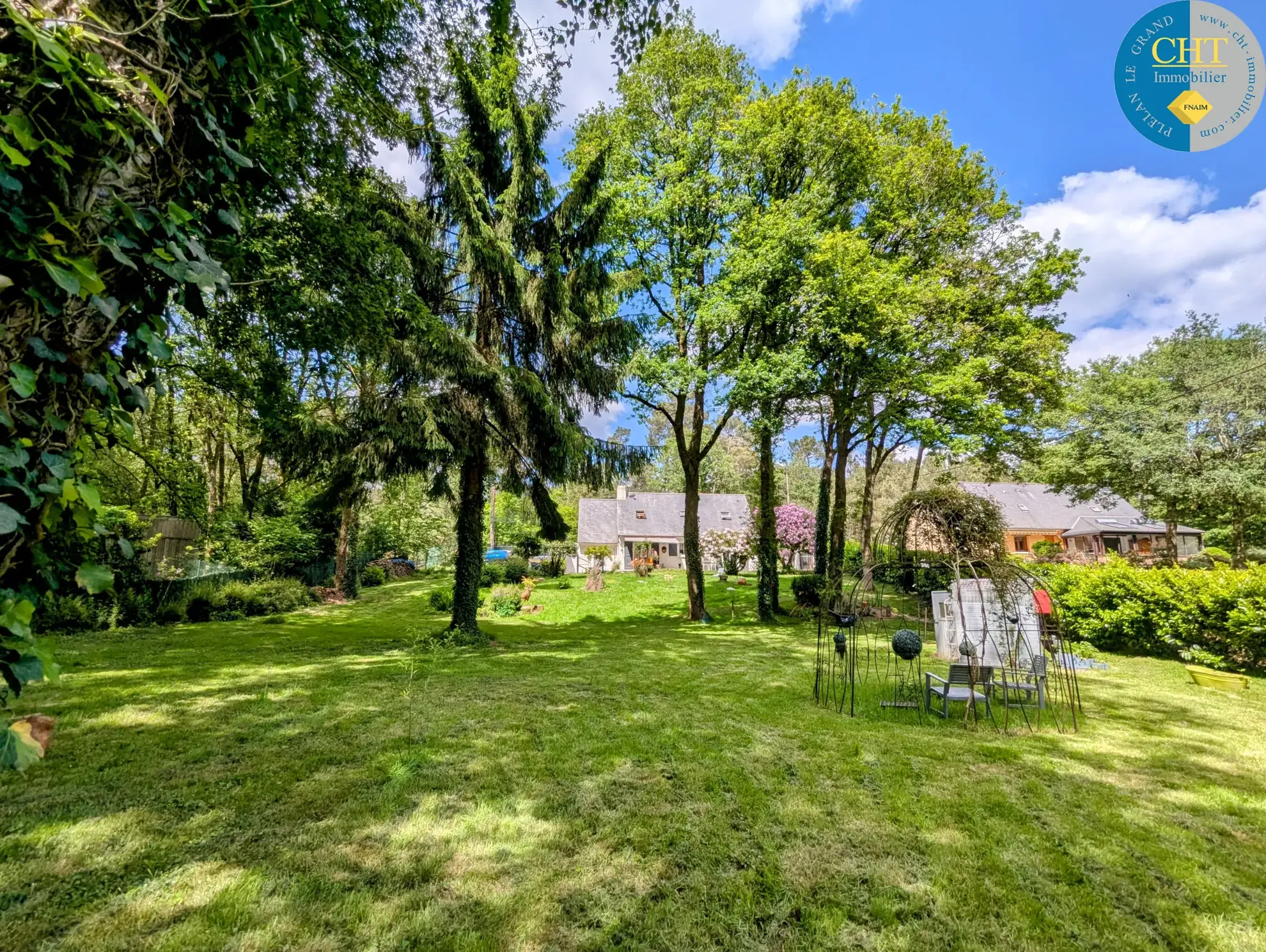 Maison en vente proche de la forêt de Brocéliande avec terrain arboré 