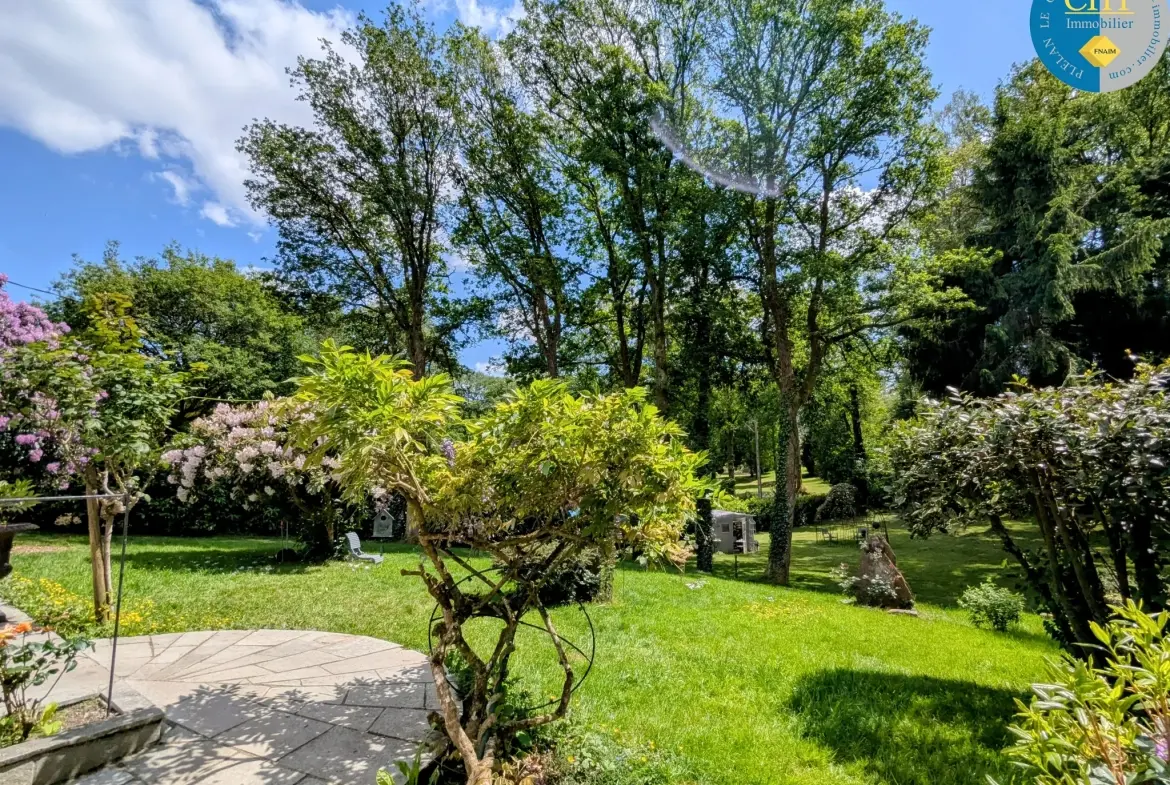 Maison en vente proche de la forêt de Brocéliande avec terrain arboré 