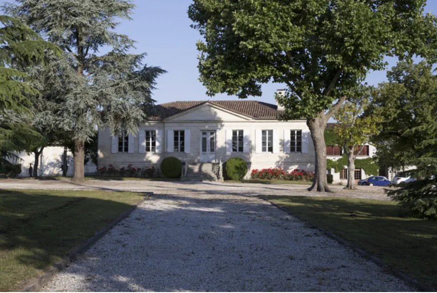 Vente d'un Château viticole de prestige en Médoc avec 22 hectares en Agriculture Biologique 
