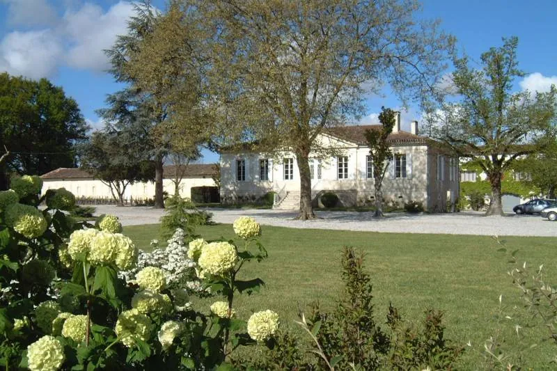 Vente d'un Château viticole de prestige en Médoc avec 22 hectares en Agriculture Biologique 