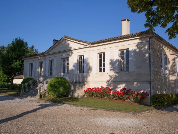 Vente d'un Château viticole de prestige en Médoc avec 22 hectares en Agriculture Biologique