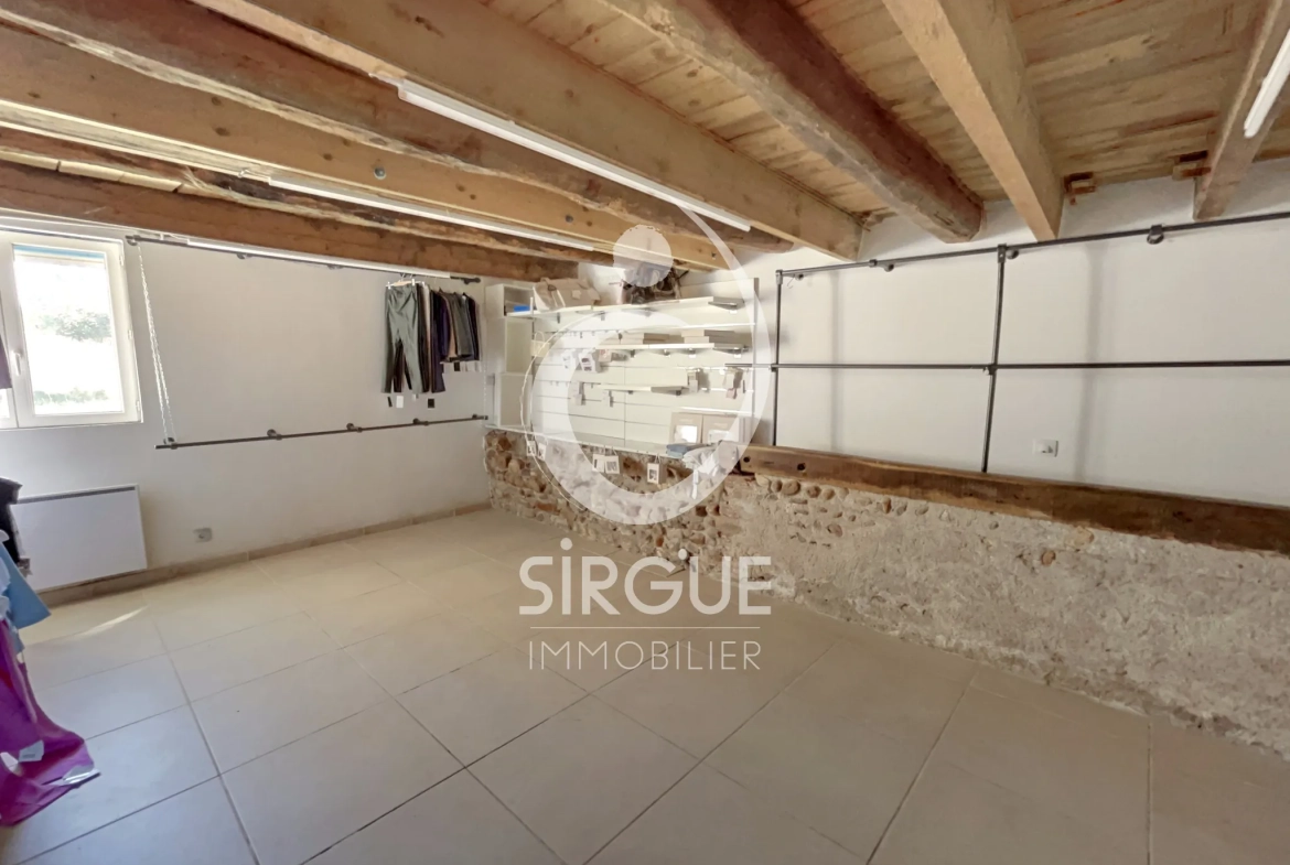 Charmante ferme rénovée de 200 m² à Cunac, terrain de 5096 m², idéale pour famille ou profession libérale 