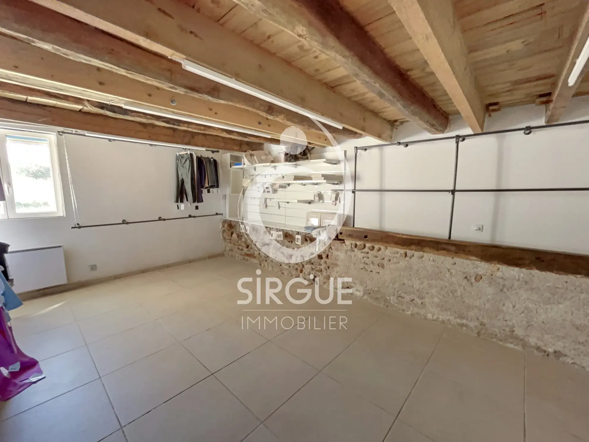Charmante ferme rénovée de 200 m² à Cunac, terrain de 5096 m², idéale pour famille ou profession libérale 