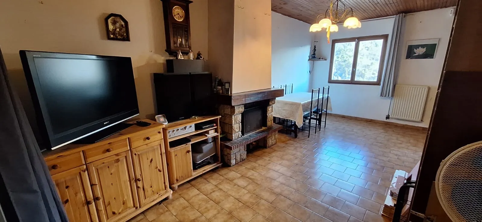 Maison familiale avec grand terrain, garage et vue panoramique à Castillon 06500 