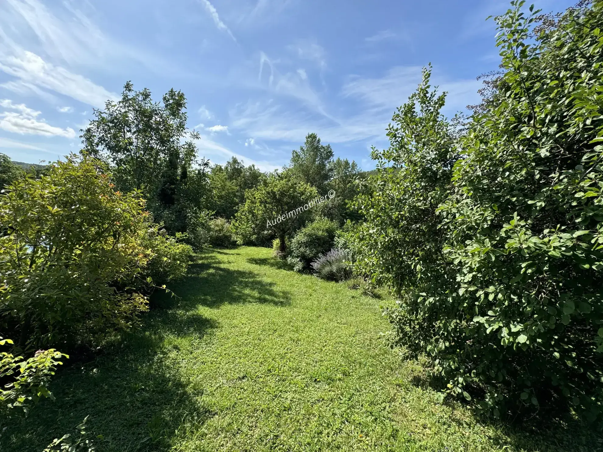 Maison en pierres avec jardin et terres dans la vallée de Limoux 