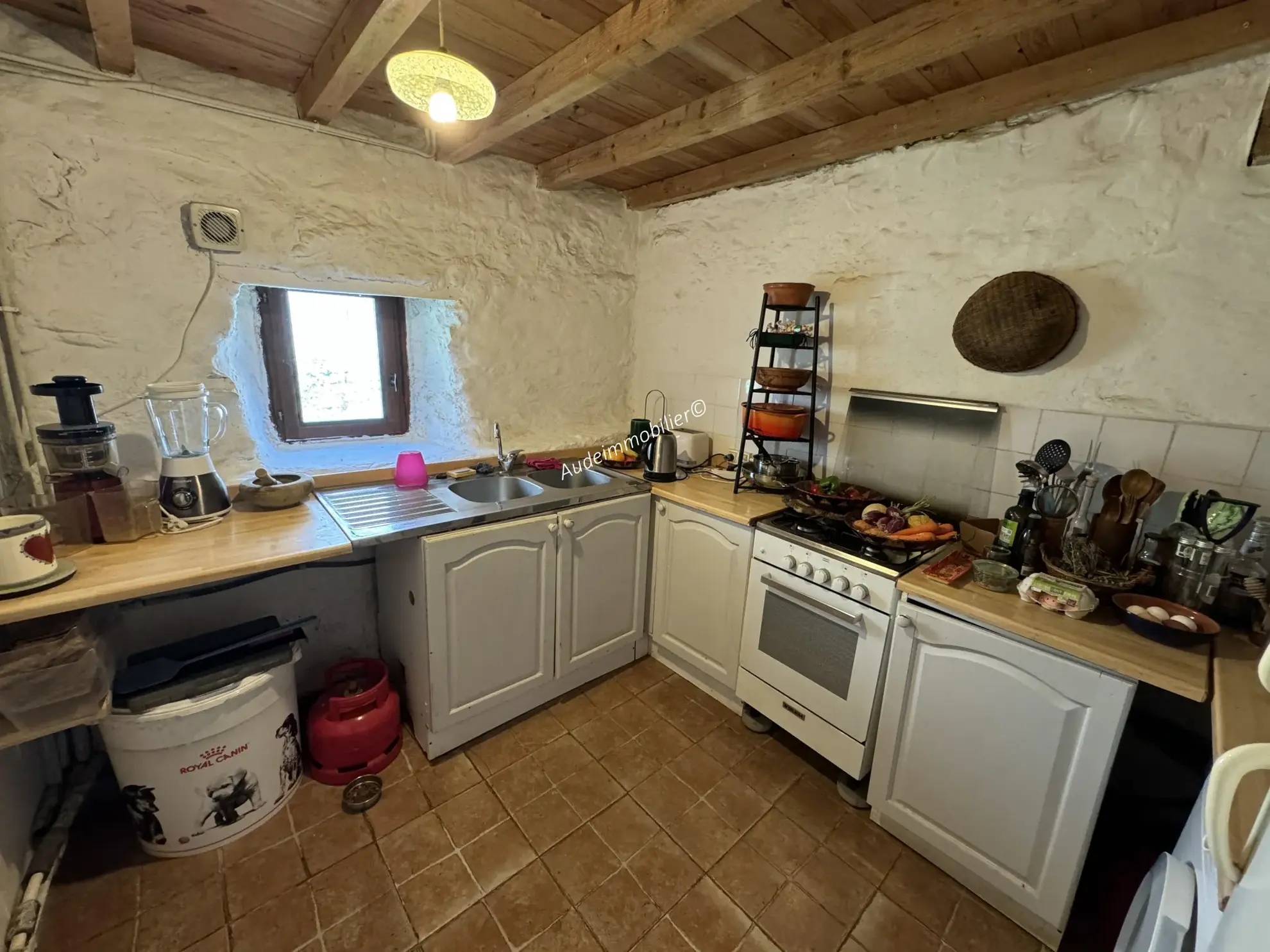 Maison en pierres avec jardin et terres dans la vallée de Limoux 