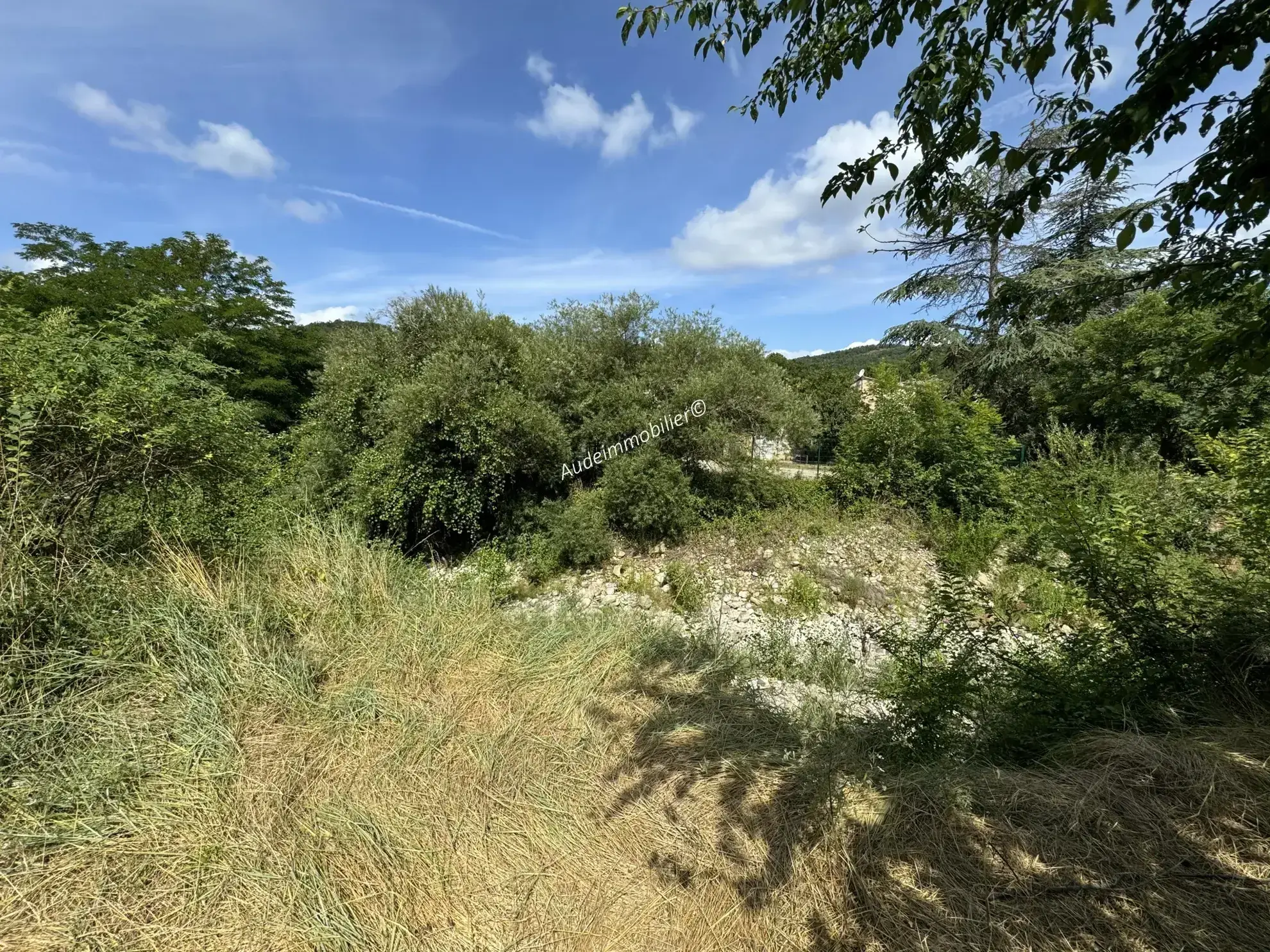 Maison en pierres avec jardin et terres dans la vallée de Limoux 