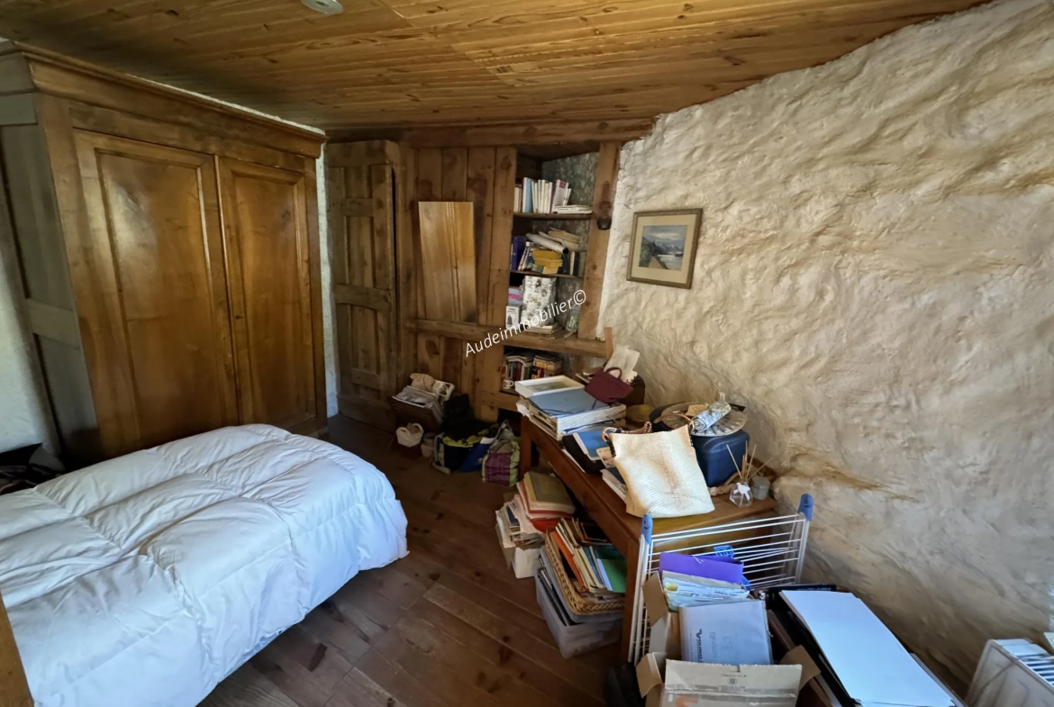 Maison en pierres avec jardin et terres dans la vallée de Limoux 