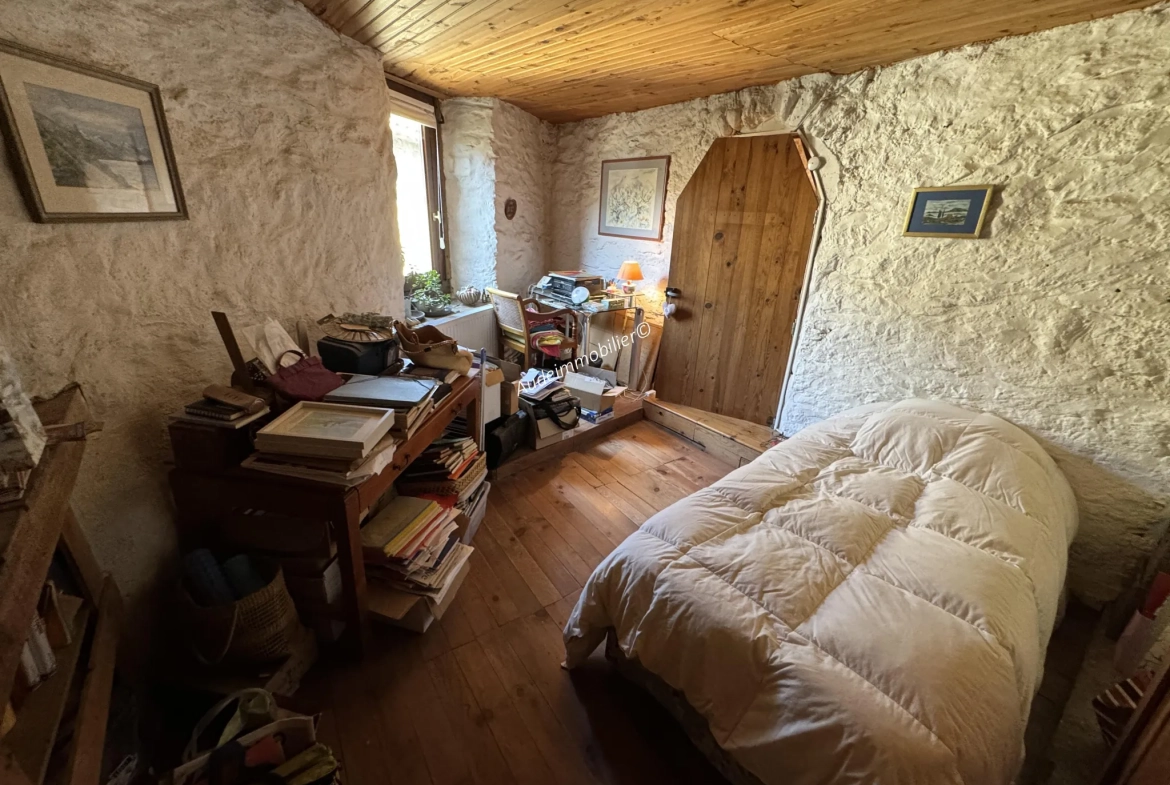 Maison en pierres avec jardin et terres dans la vallée de Limoux 