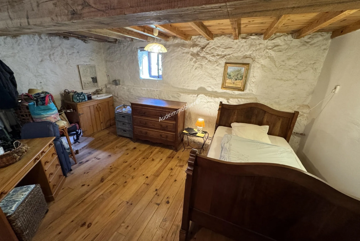 Maison en pierres avec jardin et terres dans la vallée de Limoux 