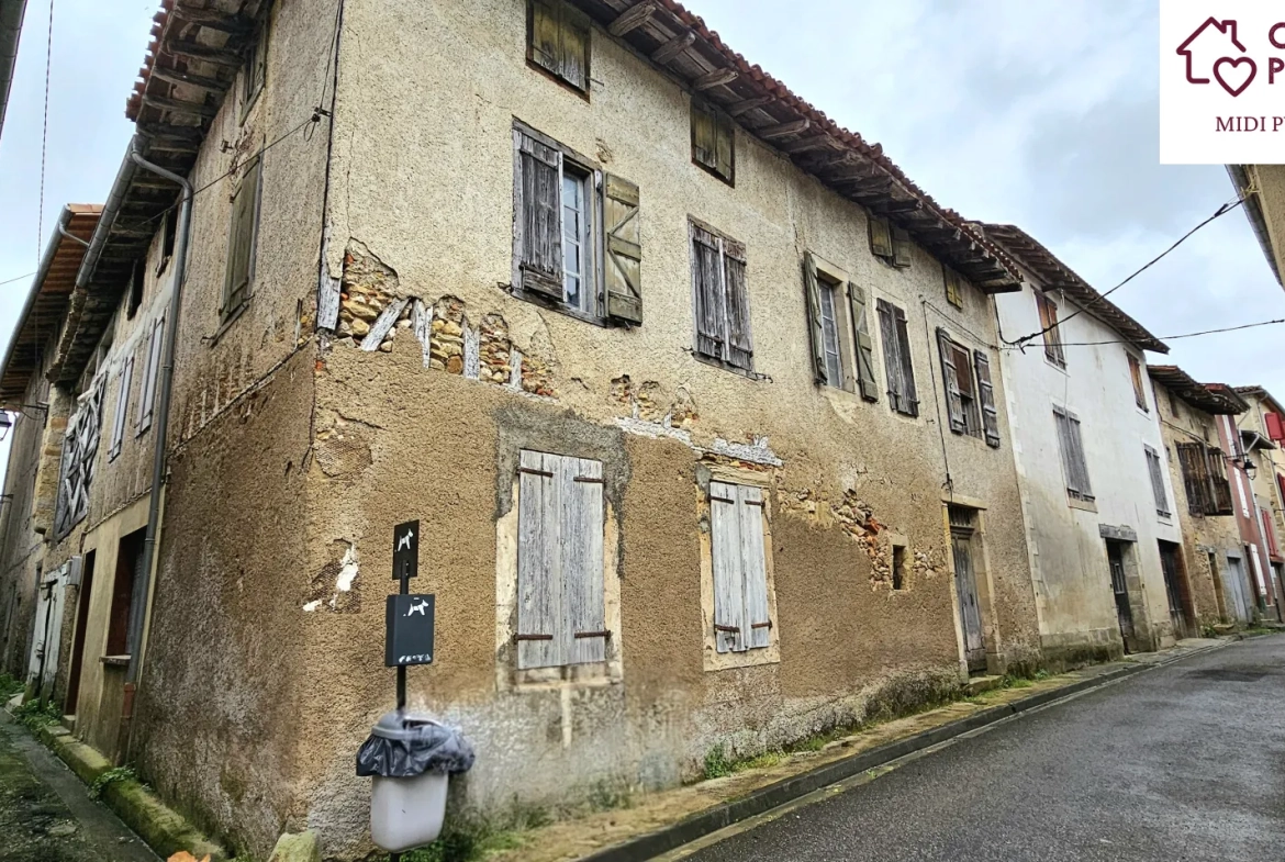 Bâtisse à rénover au Mas d'Azil : potentiel exceptionnel en Ariège 