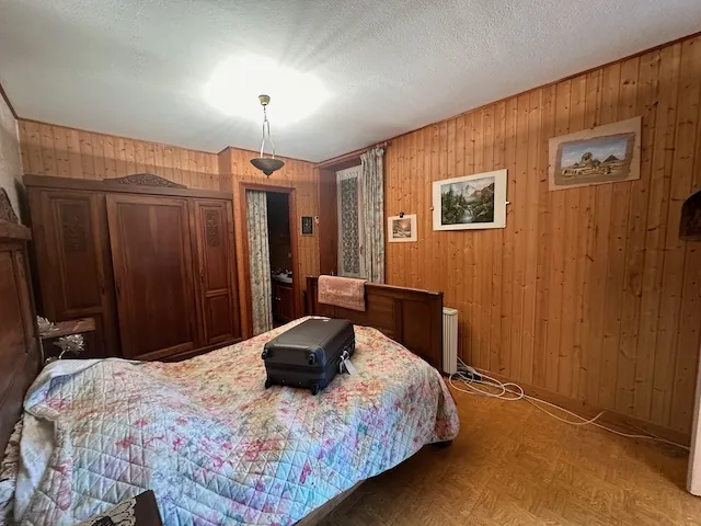 Ancien restaurant à rénover avec gîtes à Iguerande, parfait pour chambres d'hôtes 