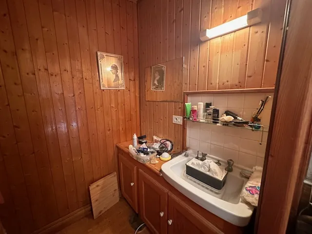 Ancien restaurant à rénover avec gîtes à Iguerande, parfait pour chambres d'hôtes 