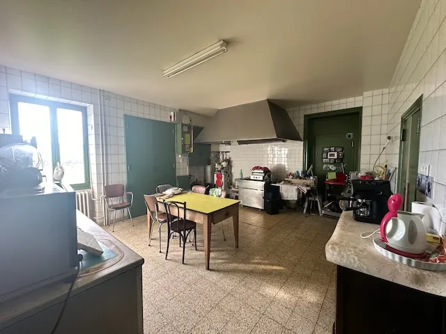 Ancien restaurant à rénover avec gîtes à Iguerande, parfait pour chambres d'hôtes 