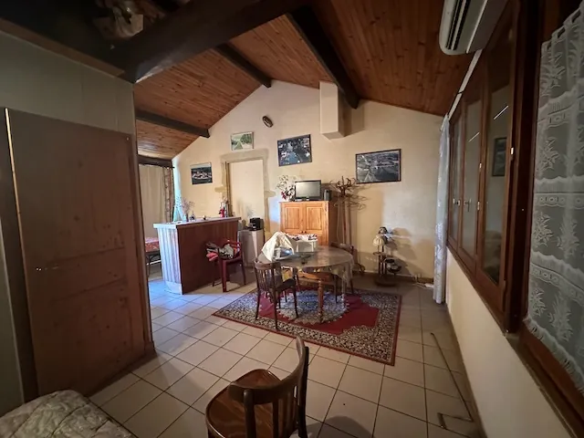 Ancien restaurant à rénover avec gîtes à Iguerande, parfait pour chambres d'hôtes 