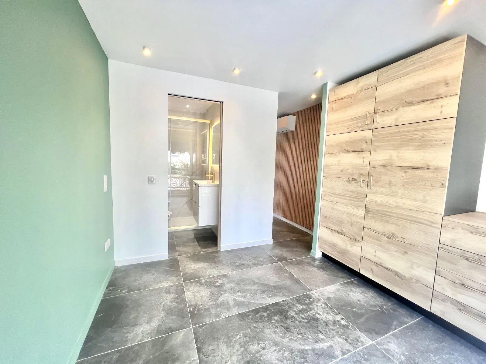Appartement rénové de 21 m² à Cannes Basse Californie, proche plage et commerces 