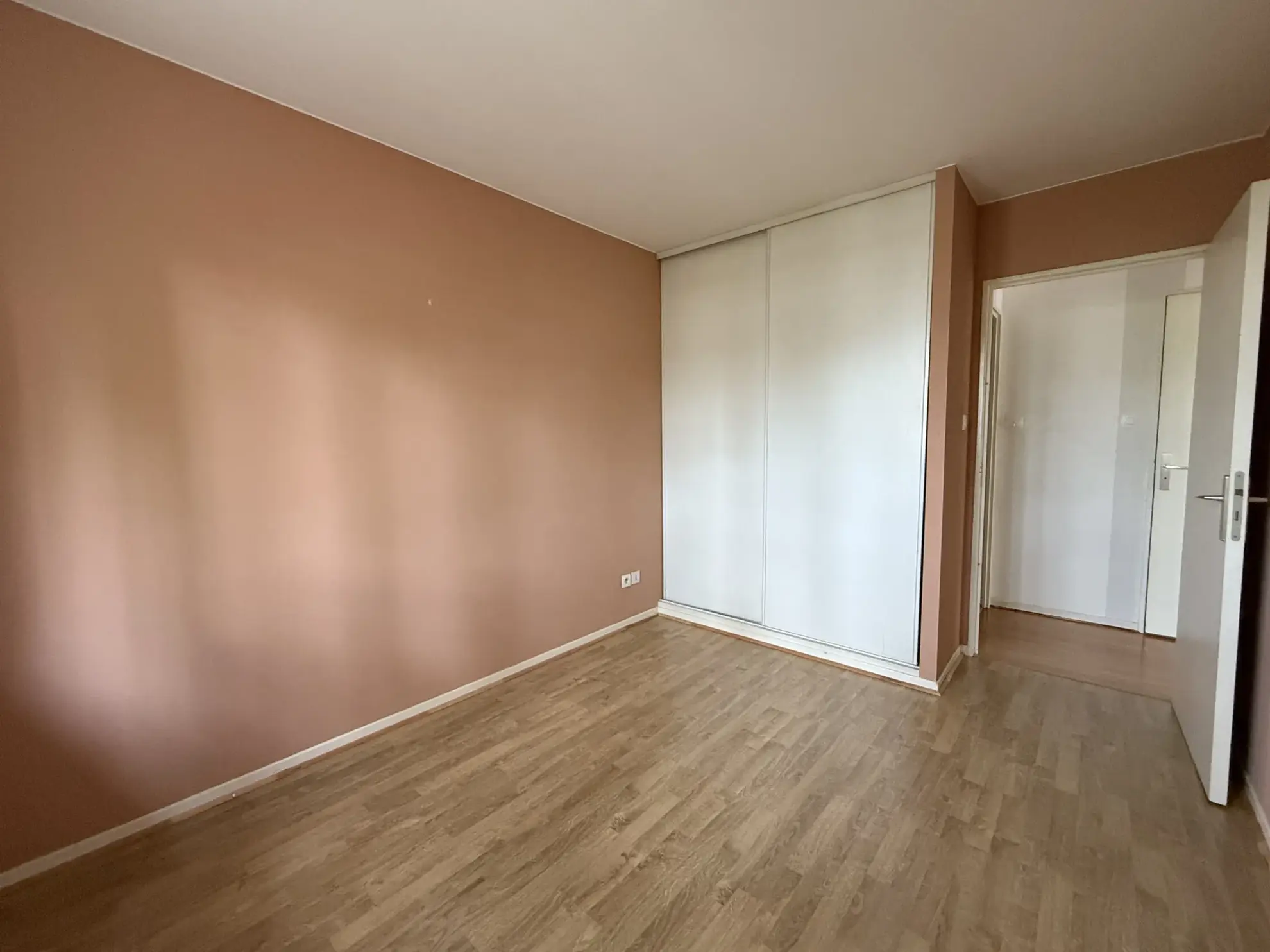 Appartement 3 pièces avec balcon et parking à Strasbourg Robertsau 