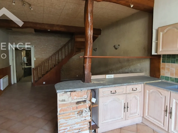 Maison ancienne à rénover à Damazan avec garage et potentiel locatif