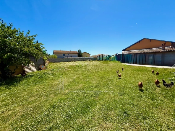 Terrain constructible de 926 m² à Albon, secteur calme et accessible