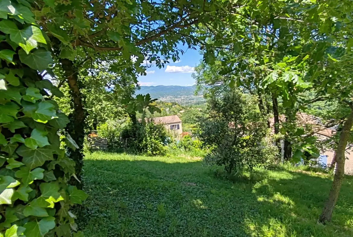 Terrain constructible de 916 m² avec vue dégagée à Saint-Bauzile en Ardèche 