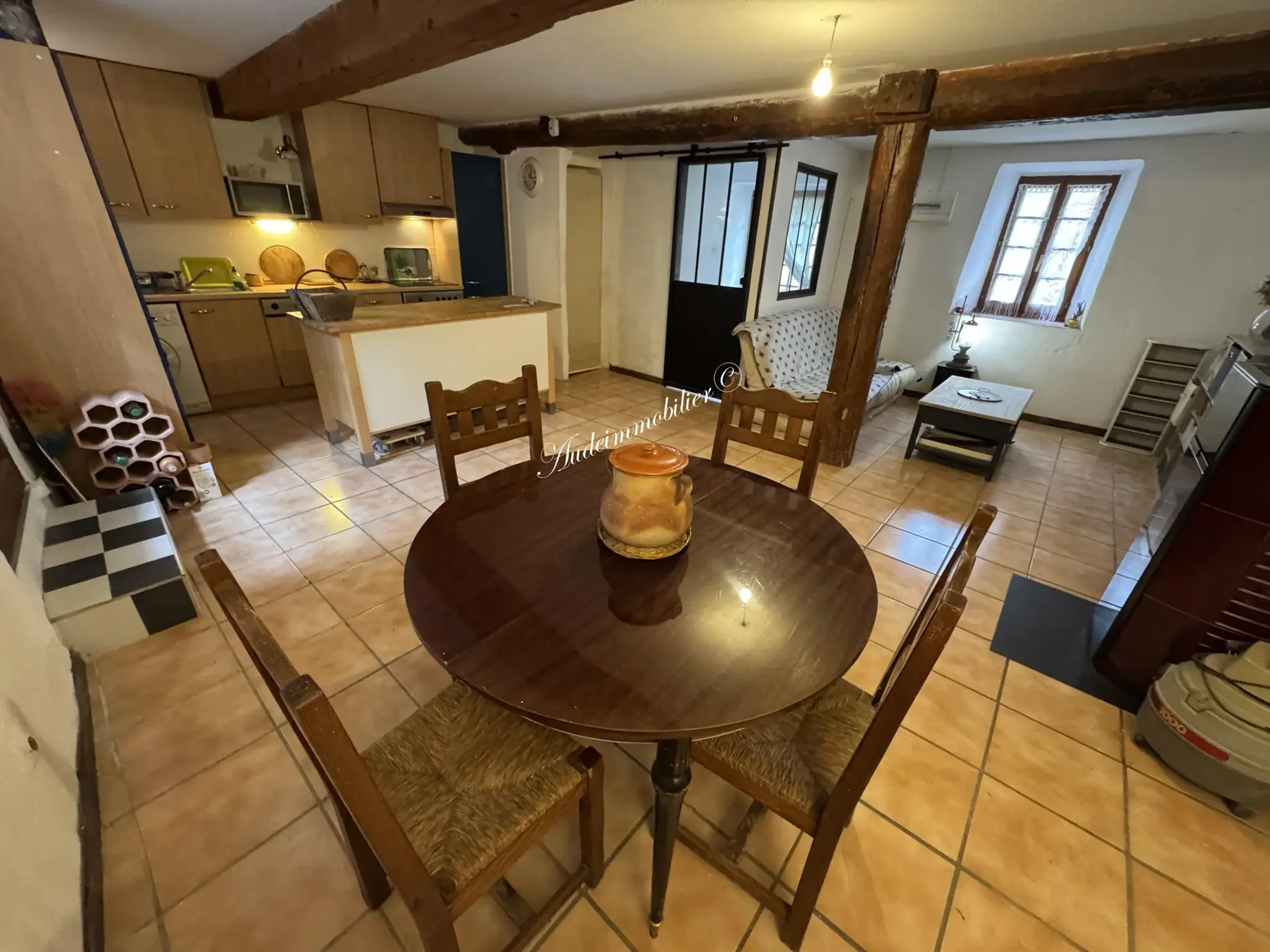 Maison de village en pierre à Esperaza, 118 m² avec mezzanine et grand séjour 