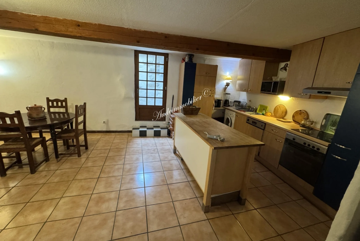 Maison de village en pierre à Esperaza, 118 m² avec mezzanine et grand séjour 