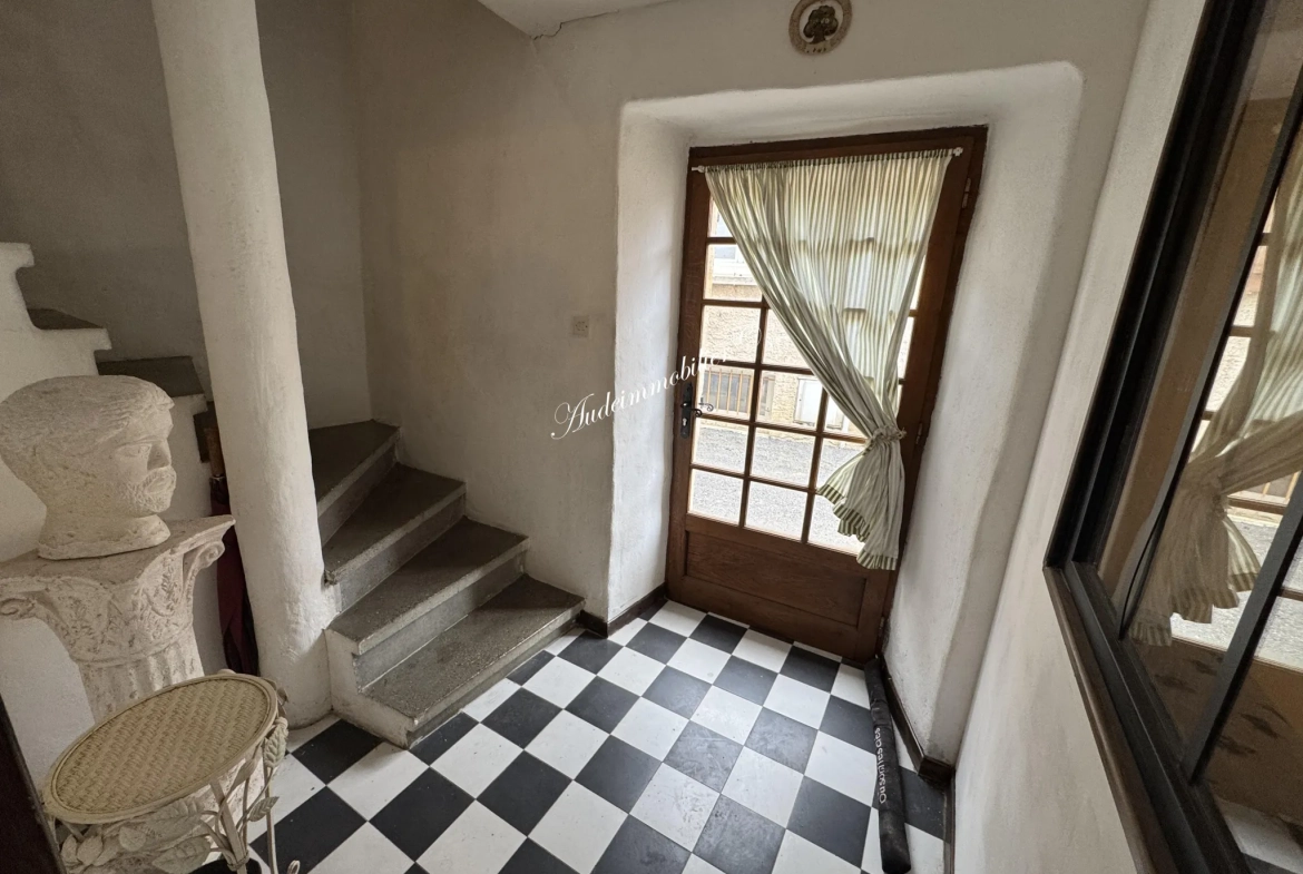 Maison de village en pierre à Esperaza, 118 m² avec mezzanine et grand séjour 