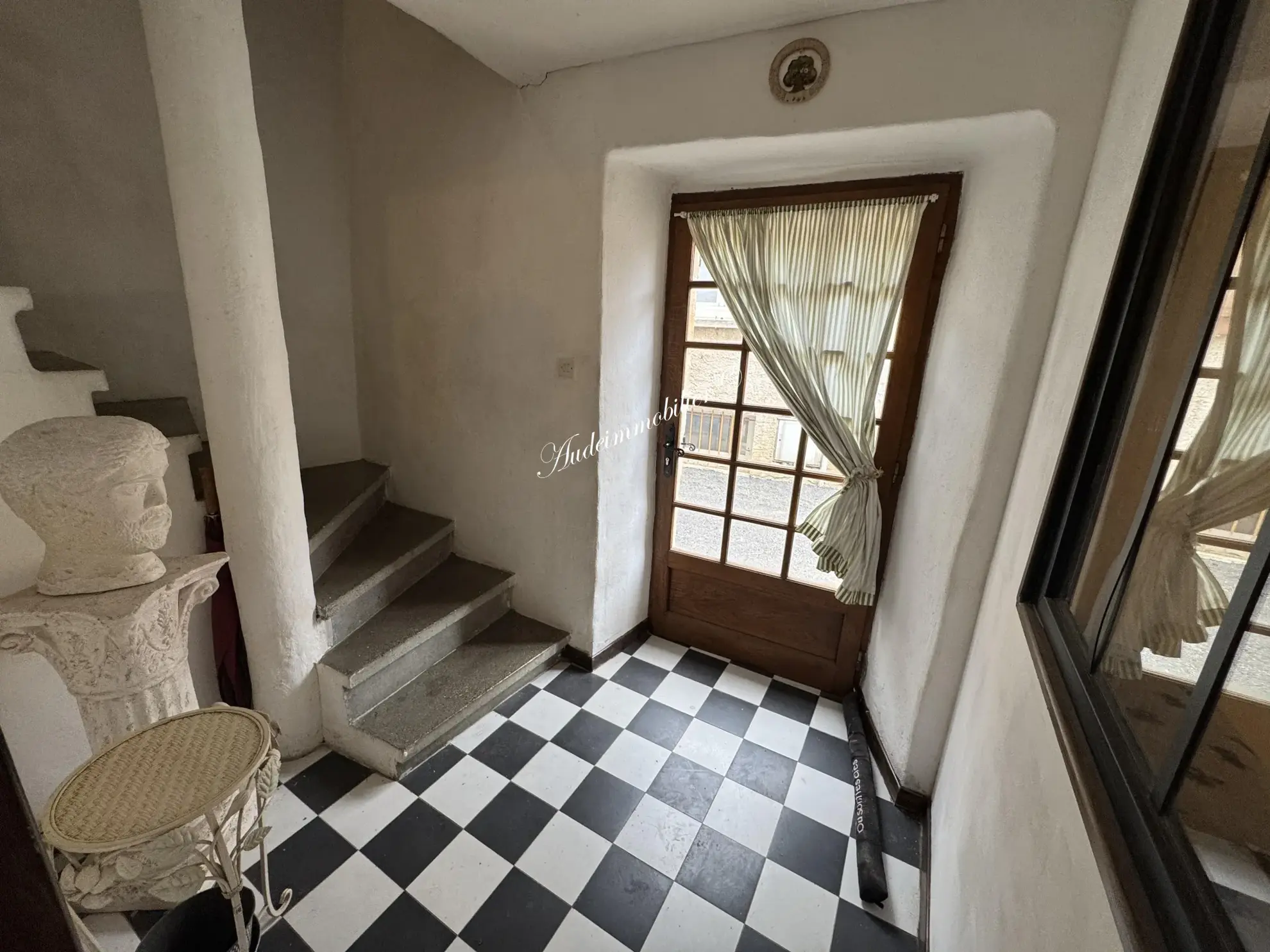 Maison de village en pierre à Esperaza, 118 m² avec mezzanine et grand séjour 