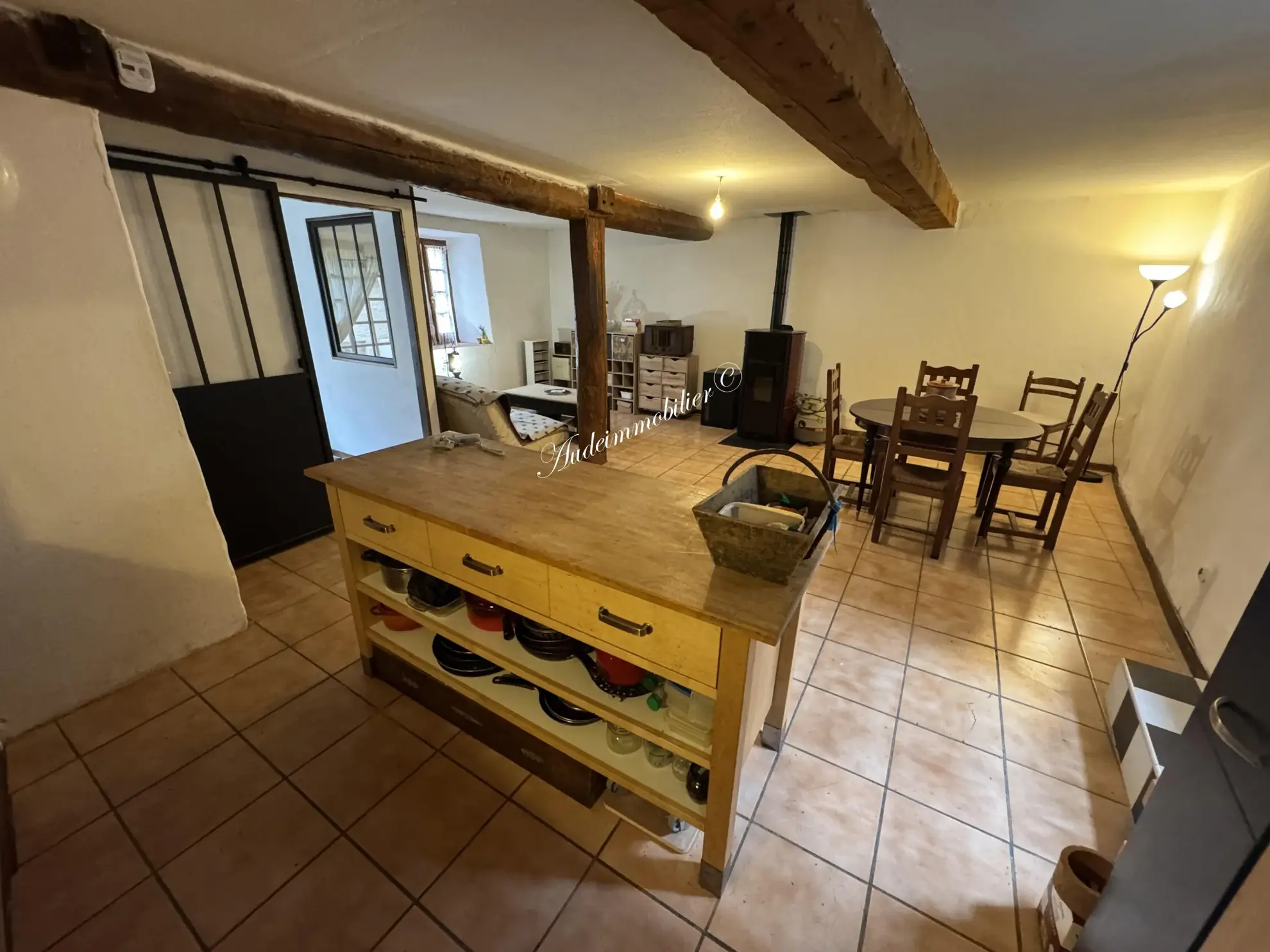 Maison de village en pierre à Esperaza, 118 m² avec mezzanine et grand séjour 