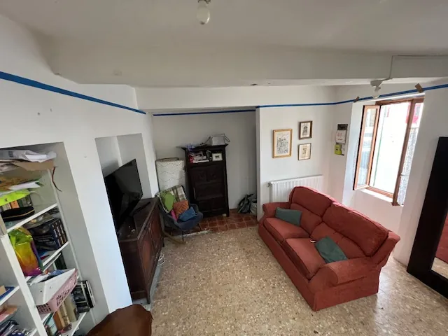 Maison de village partiellement rénovée dans le Minervois avec 4 chambres 