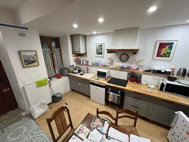Maison de village partiellement rénovée dans le Minervois avec 4 chambres 
