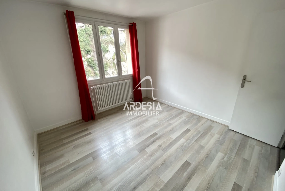 Appartement T3 bis à vendre de 78 m² à Saint-Michel de Maurienne 