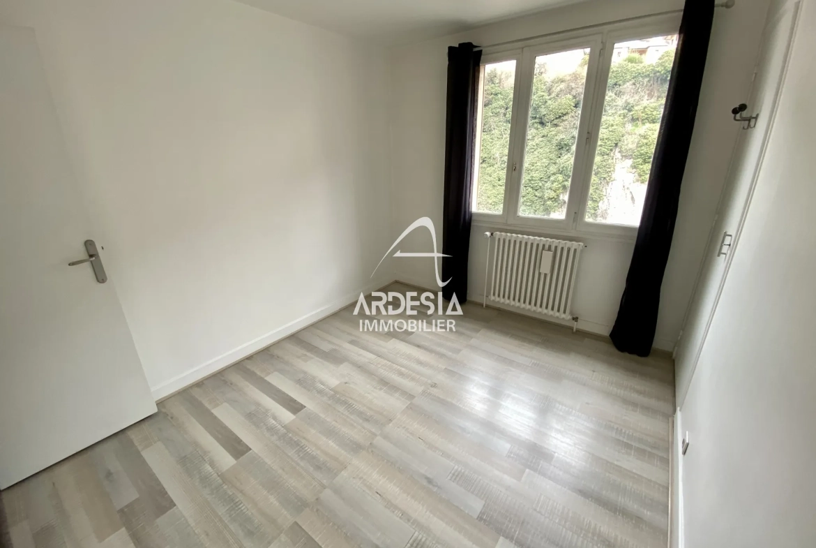 Appartement T3 bis à vendre de 78 m² à Saint-Michel de Maurienne 