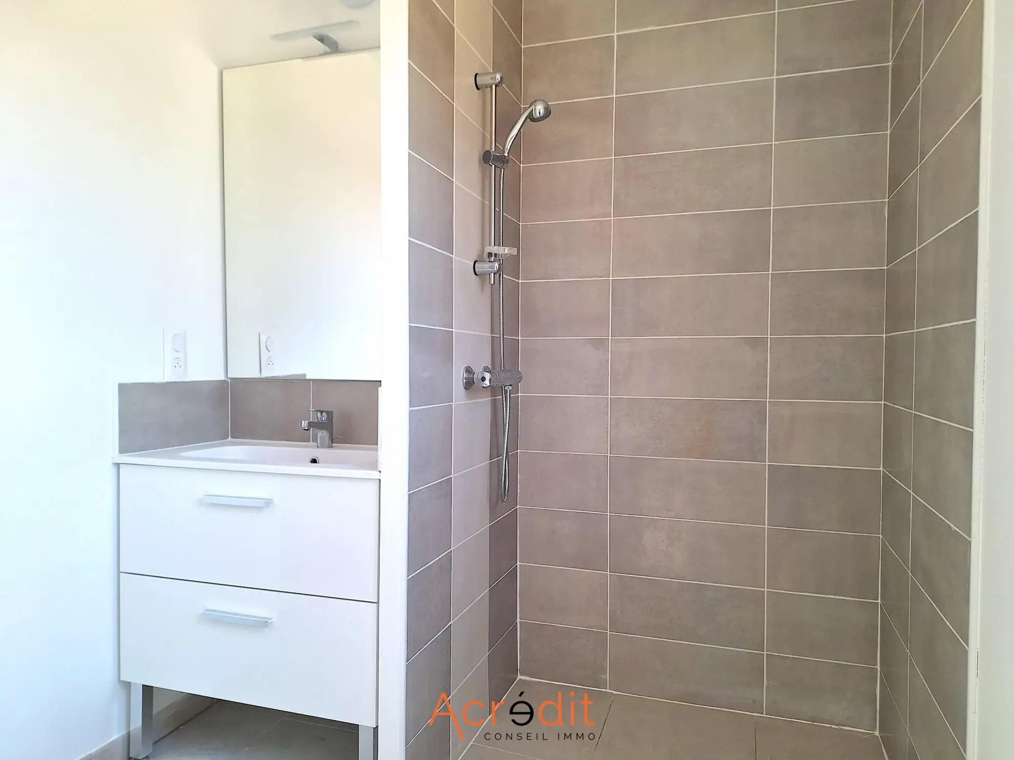 Appartement T3 avec terrasse, parking à Boujan-sur-Libron 